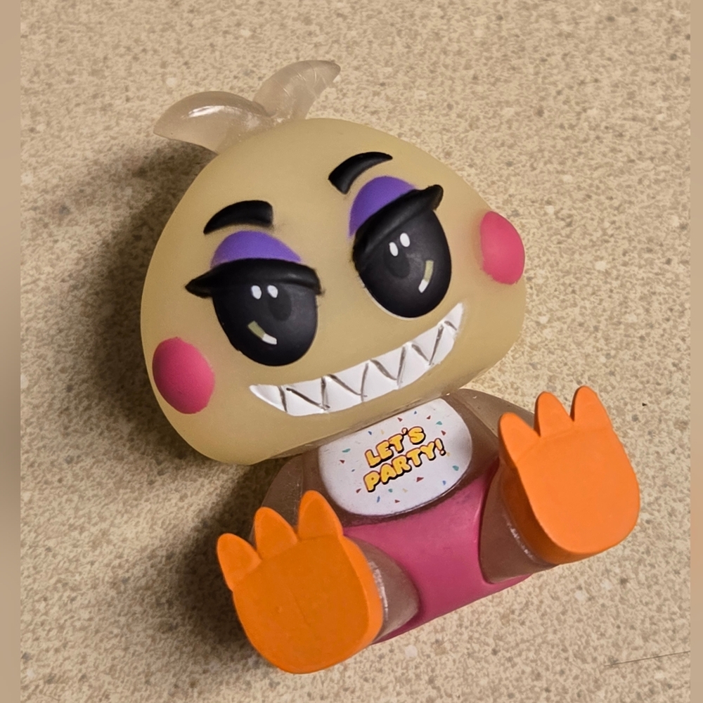 Funko Mystery Minis Five Nights At Freddy's Hot Topic Exclusive  Glow Chica